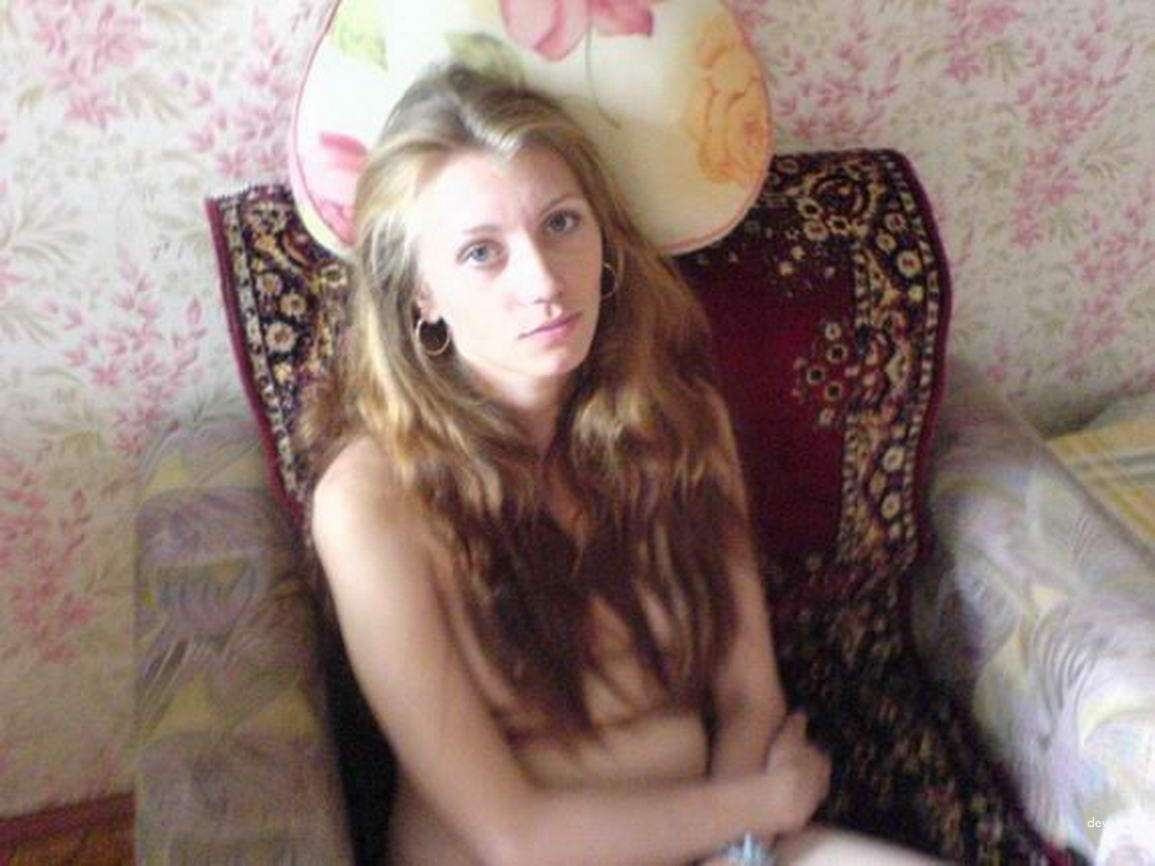 Uninhibited Amateur Wife Exposing It All in Explicit Porn Photos