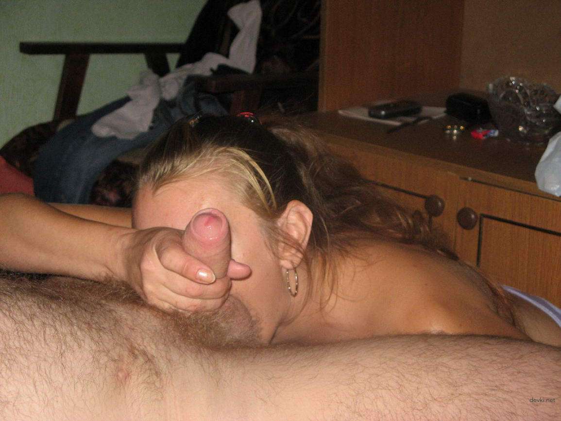 Uninhibited Amateur Wife Exposing It All in Explicit Porn Photos