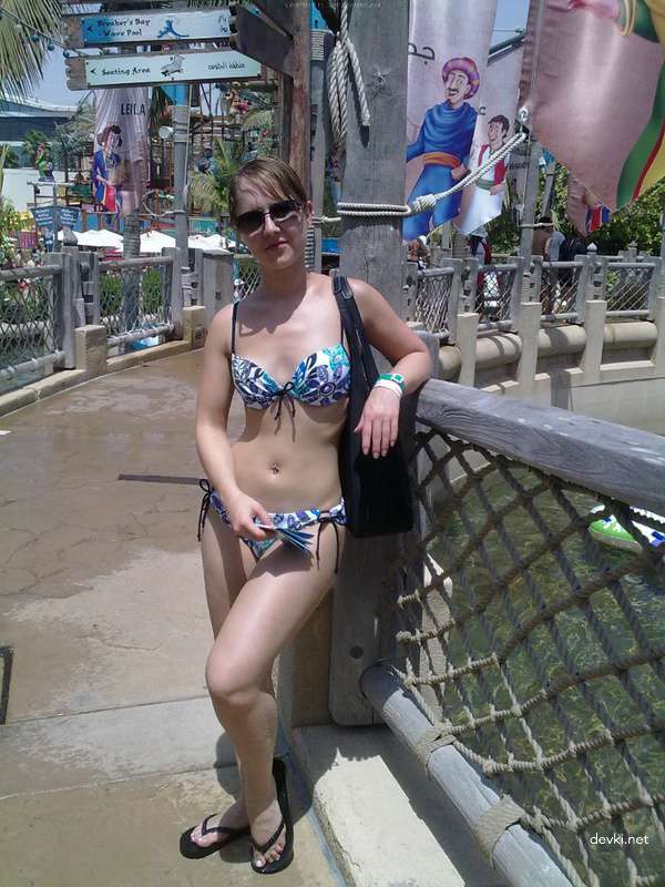 Peeking into Pussy While Girlfriend Sleeps - Amateur Porn Pic