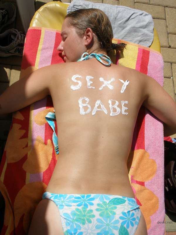 Peeking into Pussy While Girlfriend Sleeps - Amateur Porn Pic