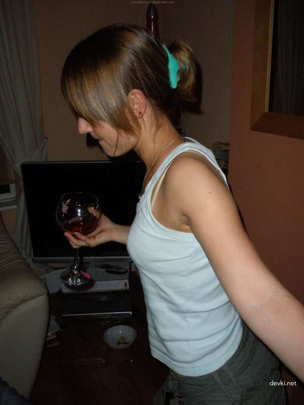 Peeking into Pussy While Girlfriend Sleeps - Amateur Porn Pic