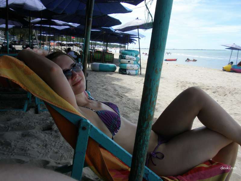 Peeking into Pussy While Girlfriend Sleeps - Amateur Porn Pic