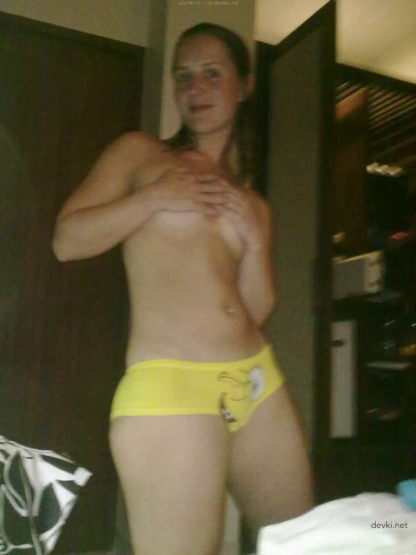 Peeking into Pussy While Girlfriend Sleeps - Amateur Porn Pic