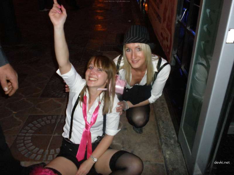 Peeking into Pussy While Girlfriend Sleeps - Amateur Porn Pic