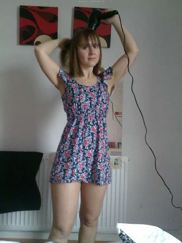 Peeking into Pussy While Girlfriend Sleeps - Amateur Porn Pic