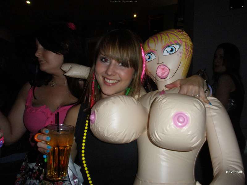 Peeking into Pussy While Girlfriend Sleeps - Amateur Porn Pic