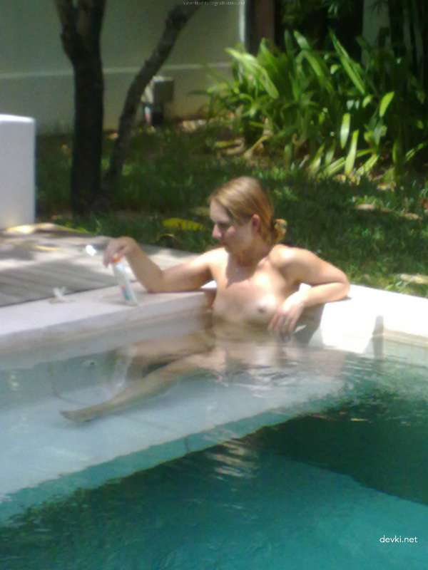 Peeking into Pussy While Girlfriend Sleeps - Amateur Porn Pic