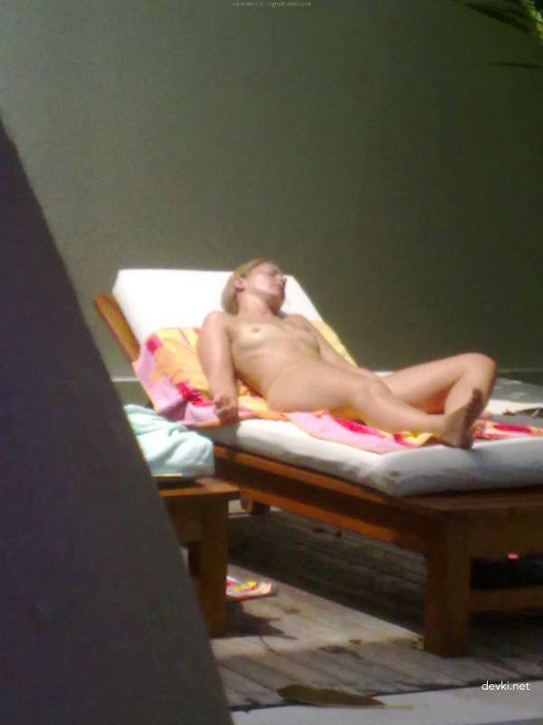 Peeking into Pussy While Girlfriend Sleeps - Amateur Porn Pic