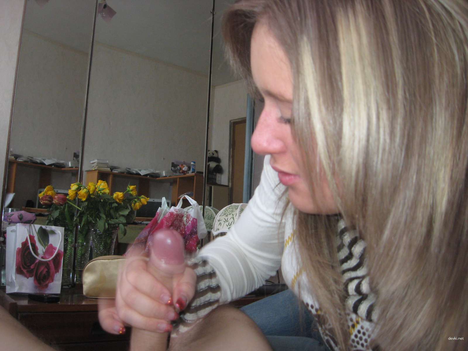 Amateur Teen Poses Naked in Hotel and Home - Explicit Porn Photos