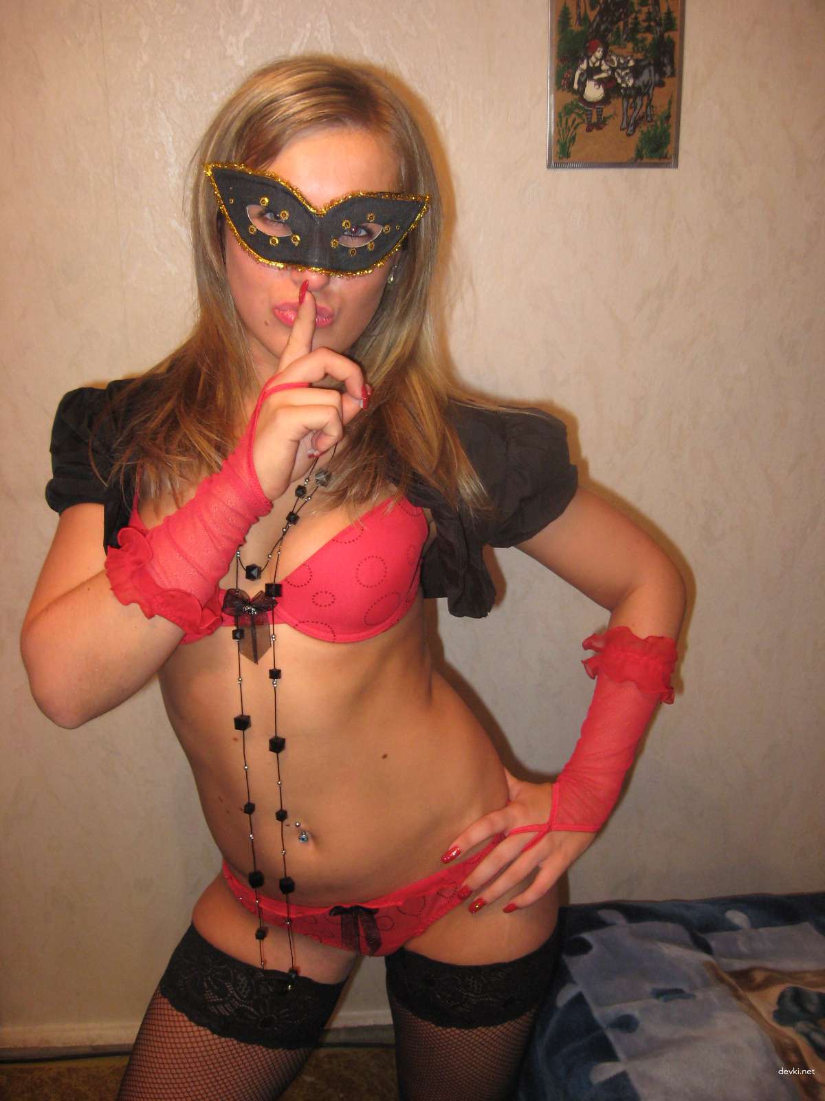 Amateur Teen Poses Naked in Hotel and Home - Explicit Porn Photos