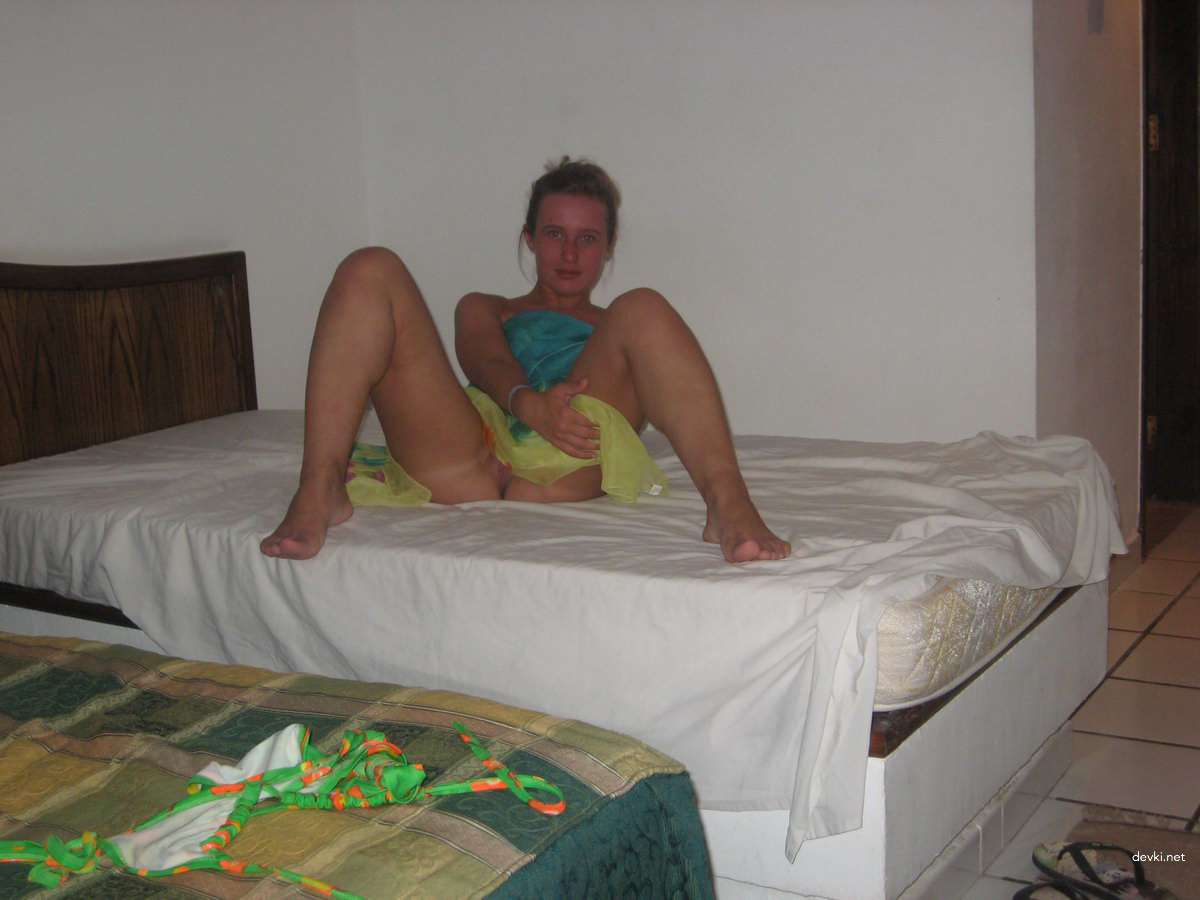 Amateur Teen Poses Naked in Hotel and Home - Explicit Porn Photos