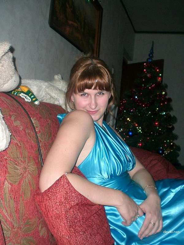 Wife Pleasing Husband and His Friend in Amateur Porn Photo Shoot