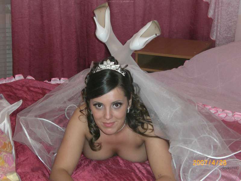 Bride Masturbates Pussy in Sauna - Amateur Porn Photo