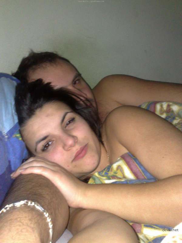 Hot Amateur Babe with Perfect Curves in Explicit Porn Pics