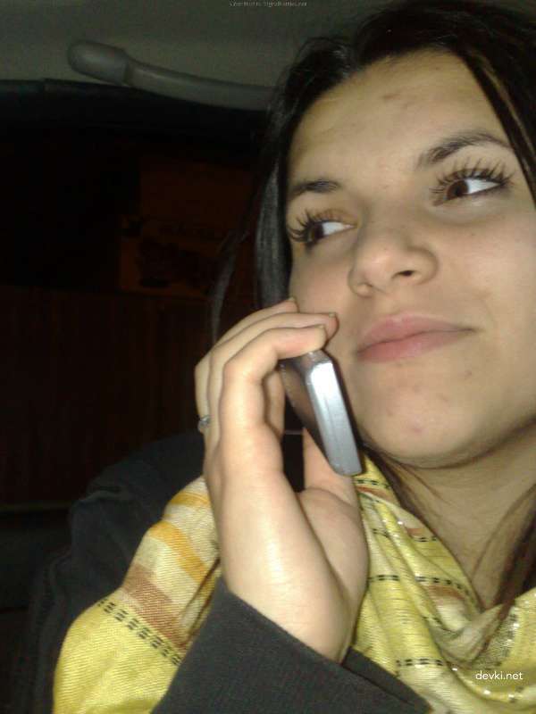 Hot Amateur Babe with Perfect Curves in Explicit Porn Pics