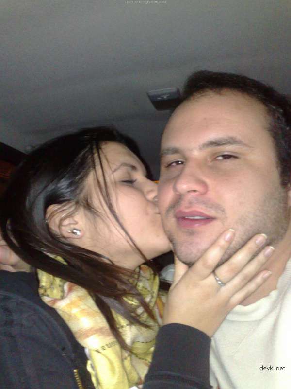 Hot Amateur Babe with Perfect Curves in Explicit Porn Pics