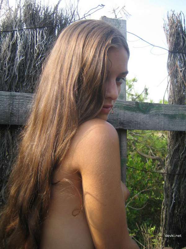 Hot Girl with Juicy Pussy in Amateur Porn Photo