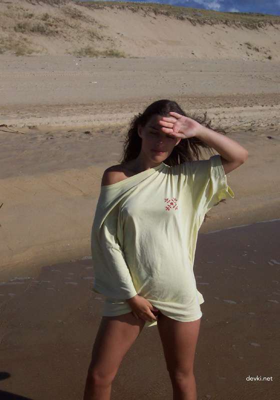 Hot Girl with Juicy Pussy in Amateur Porn Photo