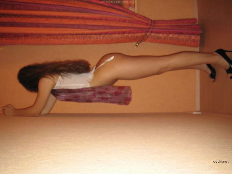 Hot Girl with Juicy Pussy in Amateur Porn Photo