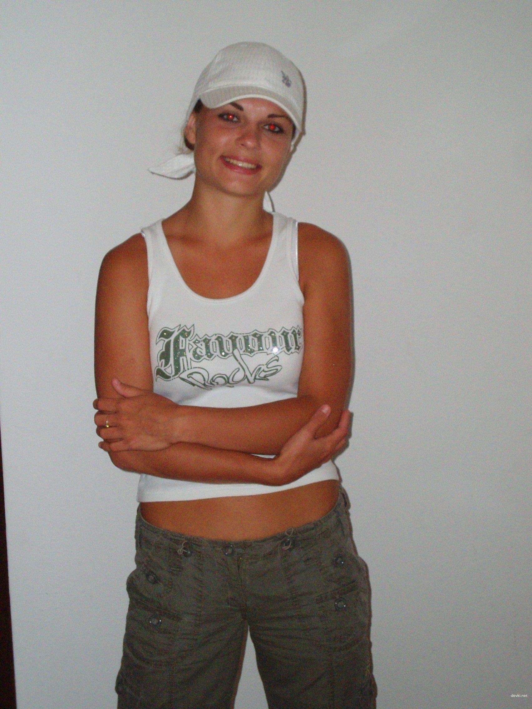 Explicit Beach Girl Amateur Porn Photos - Hot Vacation XXX Pics