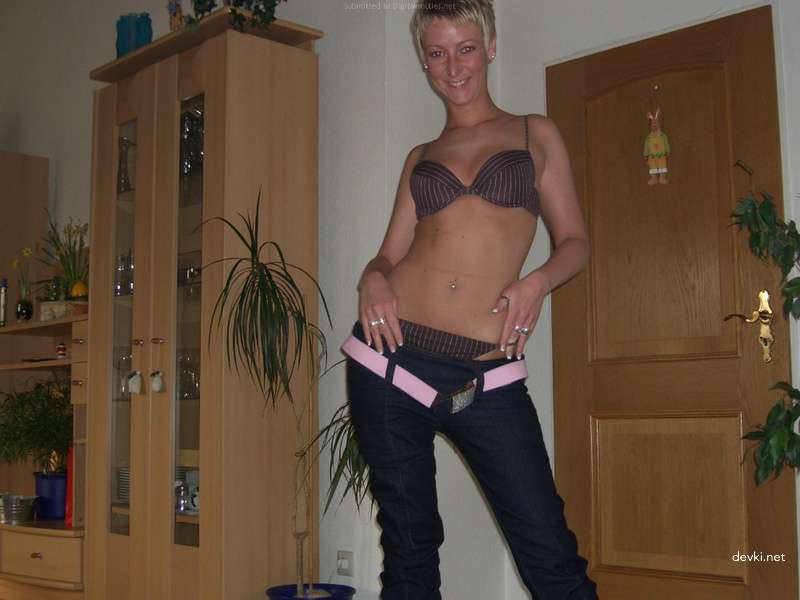 Amateur Babe Inserts Dildo in Wet Pussy - Explicit Homemade Porn