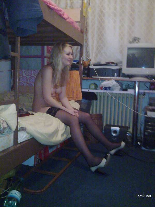 College Dorm Room Fuck: Amateur Guy Bangs His Girlfriend Hard