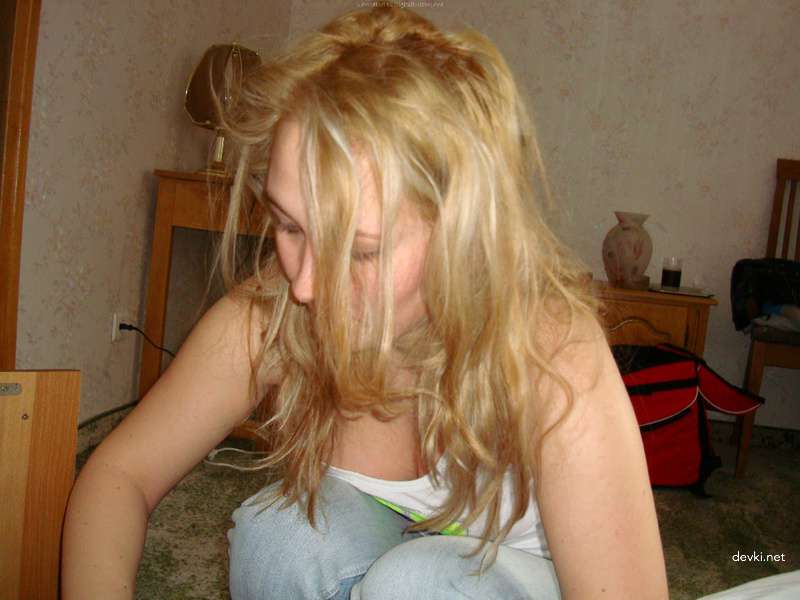 College Dorm Room Fuck: Amateur Guy Bangs His Girlfriend Hard