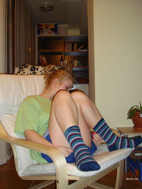 College Dorm Room Fuck: Amateur Guy Bangs His Girlfriend Hard