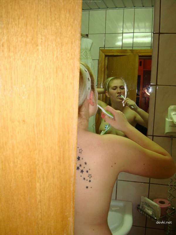 College Dorm Room Fuck: Amateur Guy Bangs His Girlfriend Hard