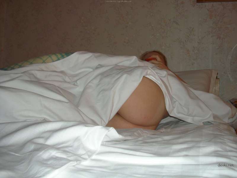 College Dorm Room Fuck: Amateur Guy Bangs His Girlfriend Hard