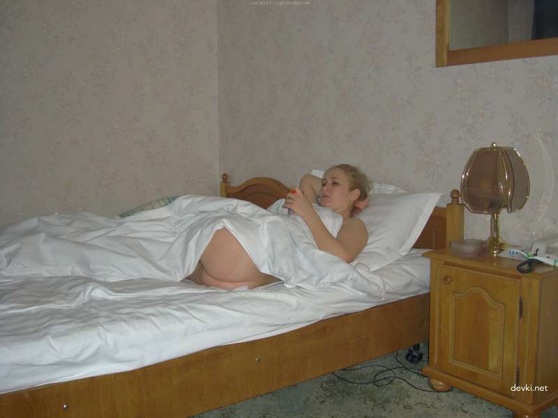 College Dorm Room Fuck: Amateur Guy Bangs His Girlfriend Hard