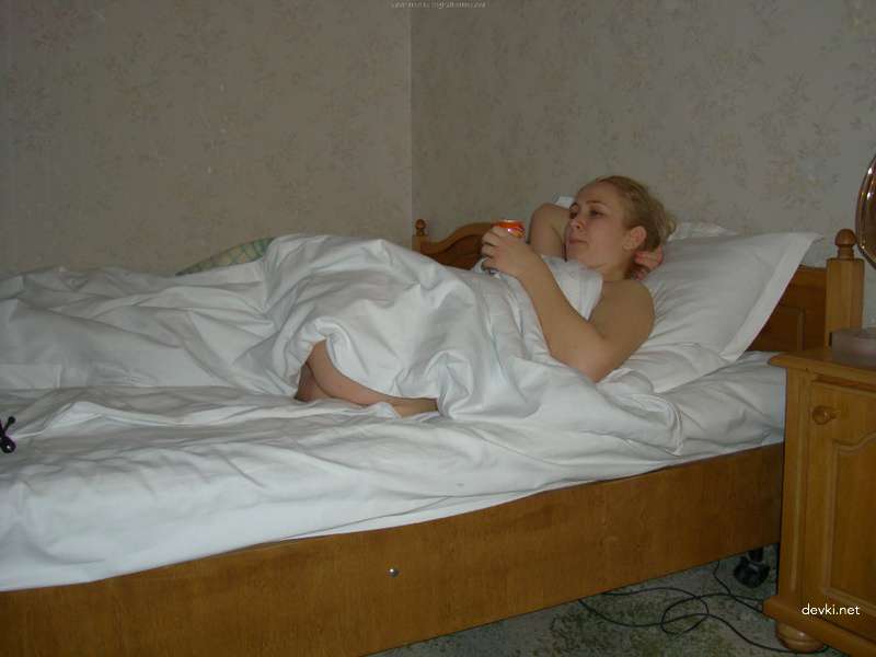 College Dorm Room Fuck: Amateur Guy Bangs His Girlfriend Hard