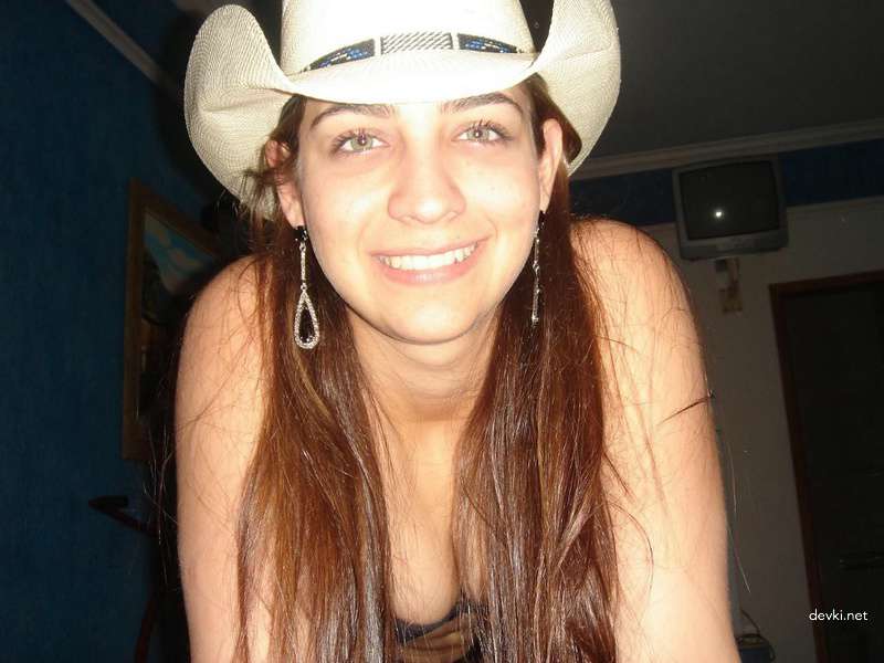 Slim Cutie Sucks Cock: Explicit Amateur Porn Photo