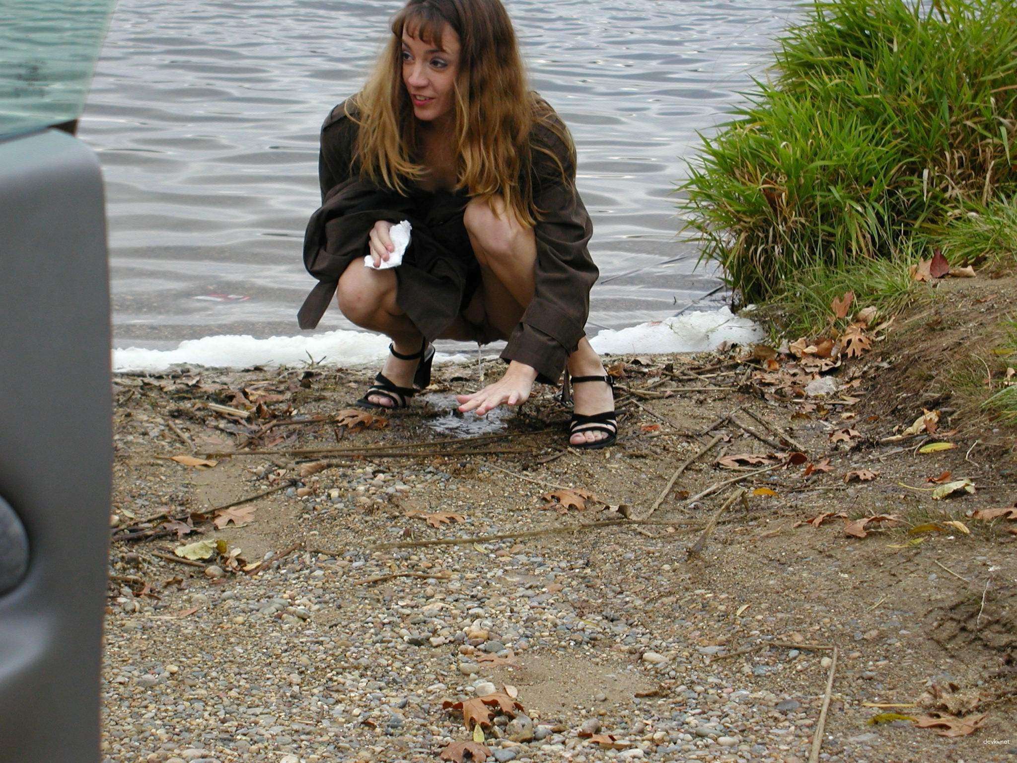 Skinny babe flaunts her pussy - Explicit amateur porn photo