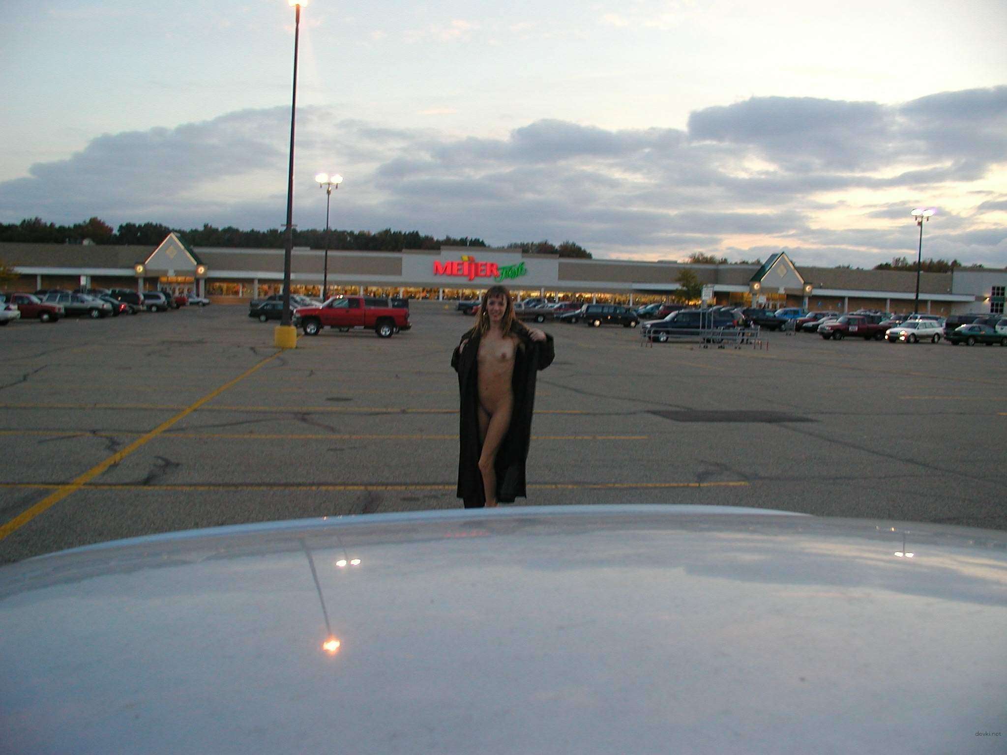 Skinny babe flaunts her pussy - Explicit amateur porn photo