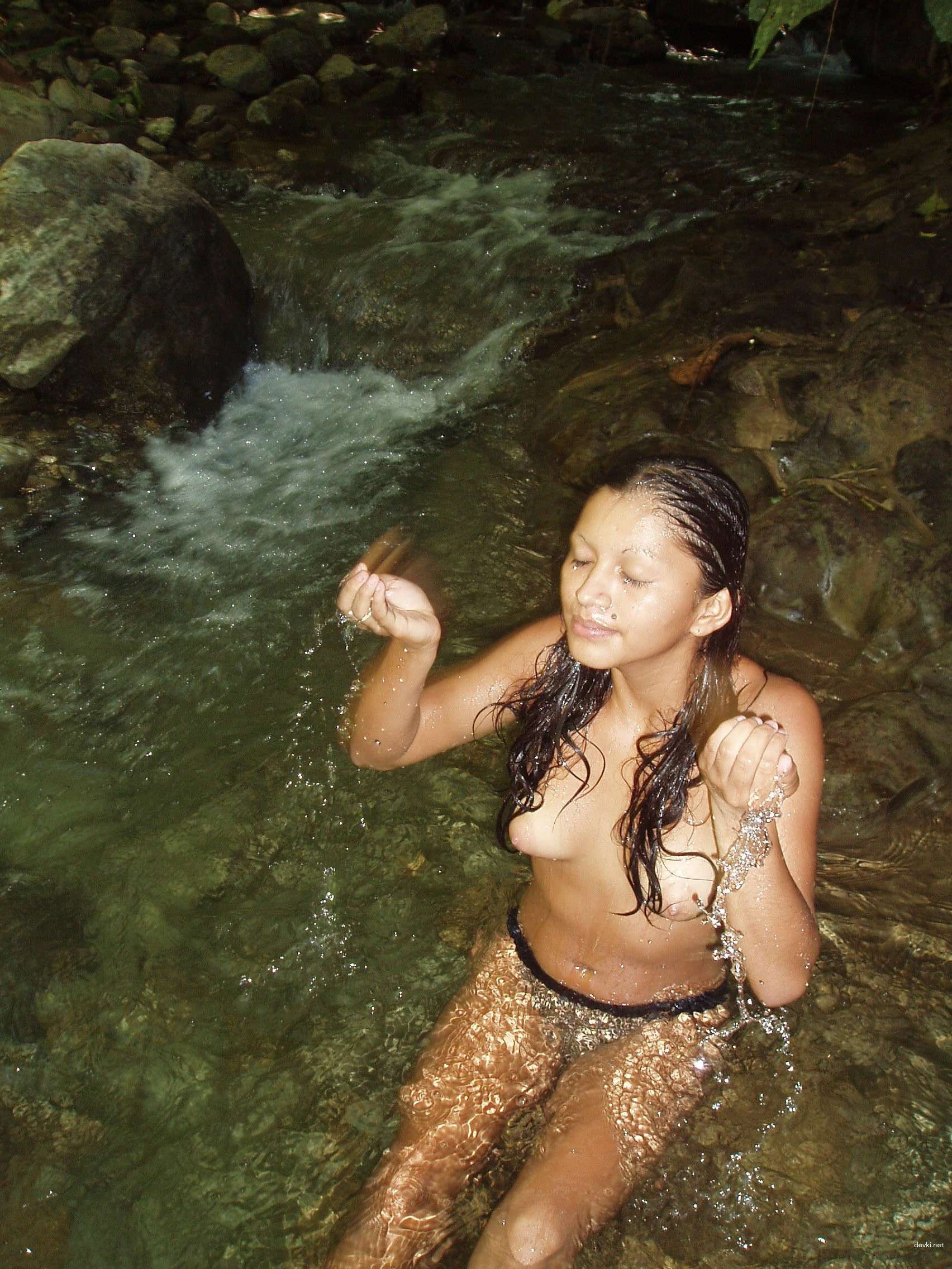 Hot Latina Amateur Porn: Sexy Latina Babe in Explicit Sex Photos