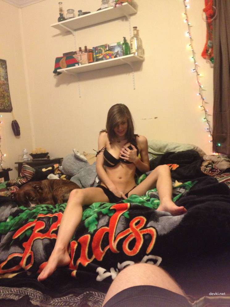 Hot College Girl's Amateur Porn Pics Archive - Explicit Homemade Photos