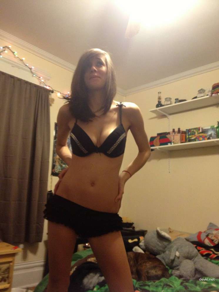 Hot College Girl's Amateur Porn Pics Archive - Explicit Homemade Photos