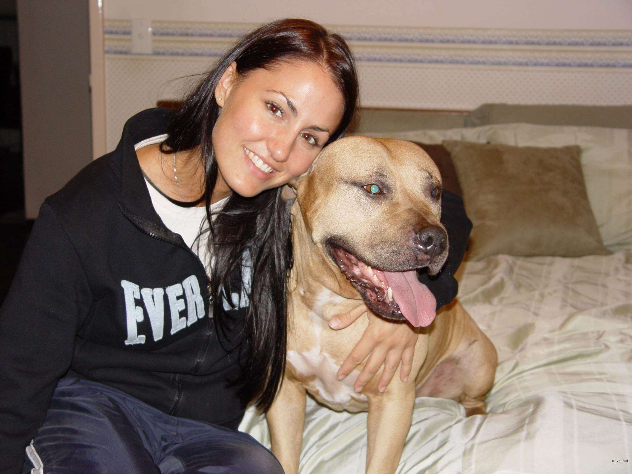 Sexy Brunette Takes Shower and Gets Naughty in Amateur Porn Photo Shoot