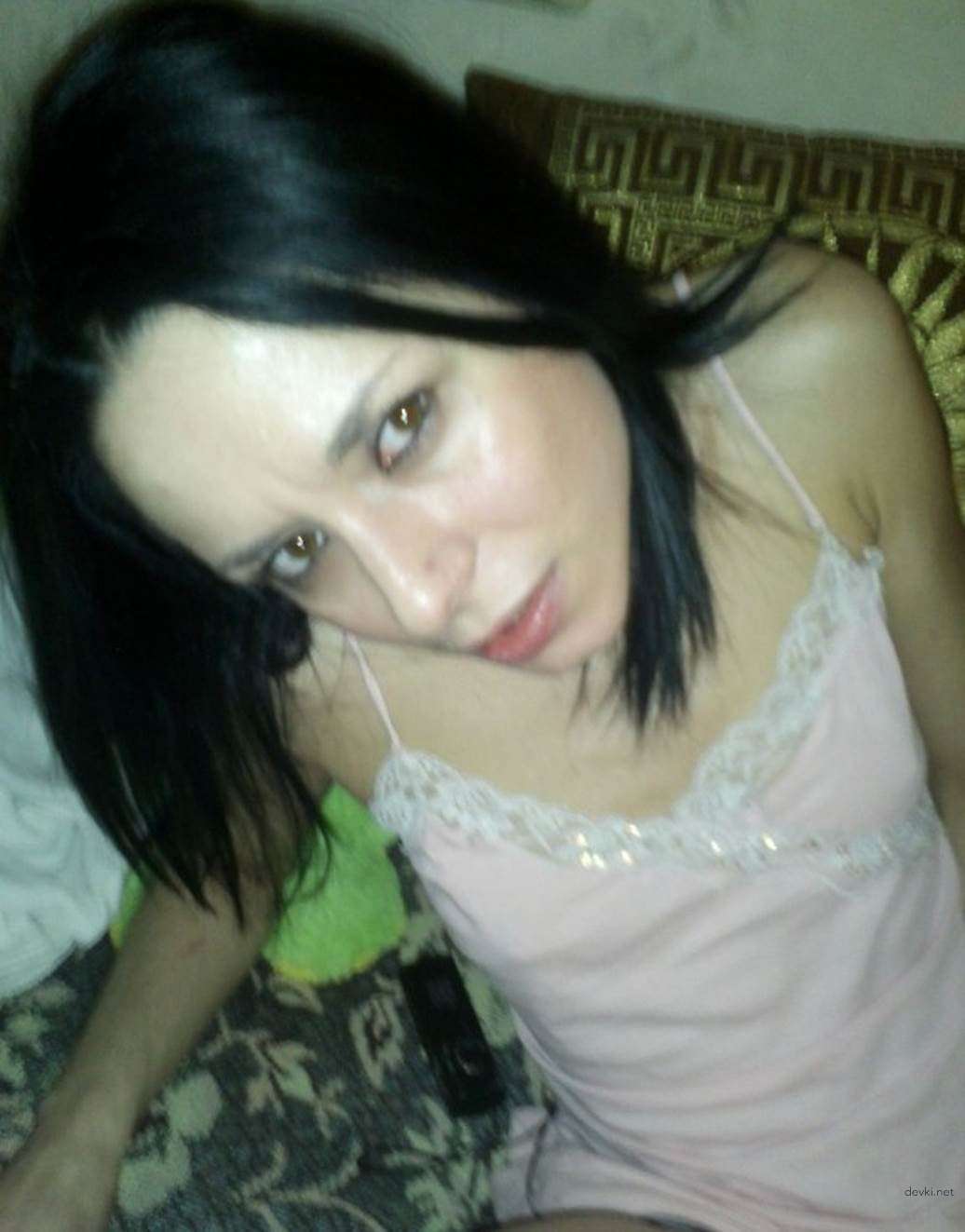 Skinny Girlfriend Exposes Her Assets: Explicit Amateur Porn Photo