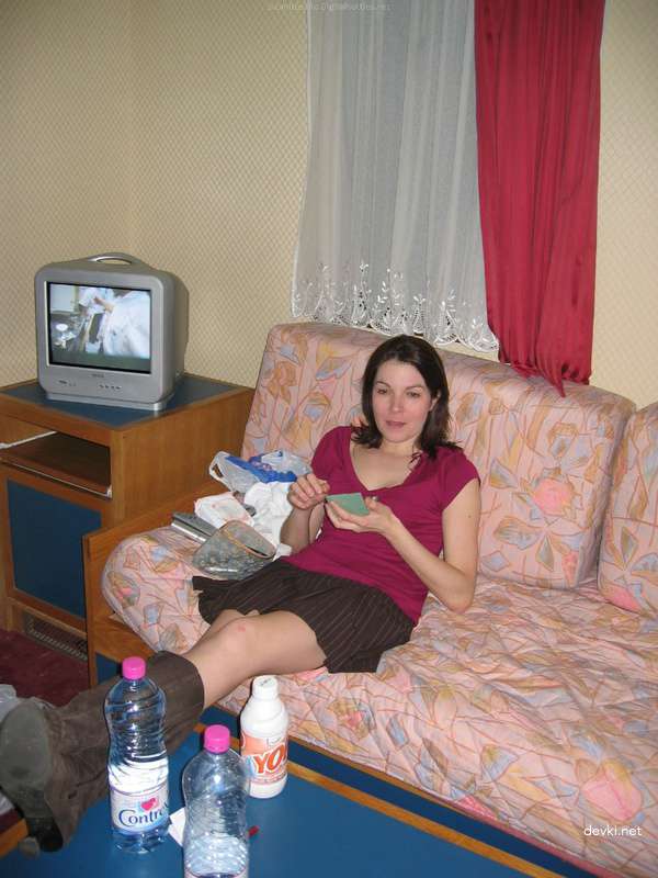 Amateur Babe Masturbates on Camera: Explicit Pussy Flashing