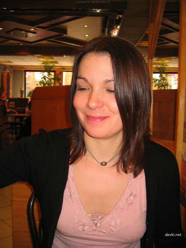 Amateur Babe Masturbates on Camera: Explicit Pussy Flashing