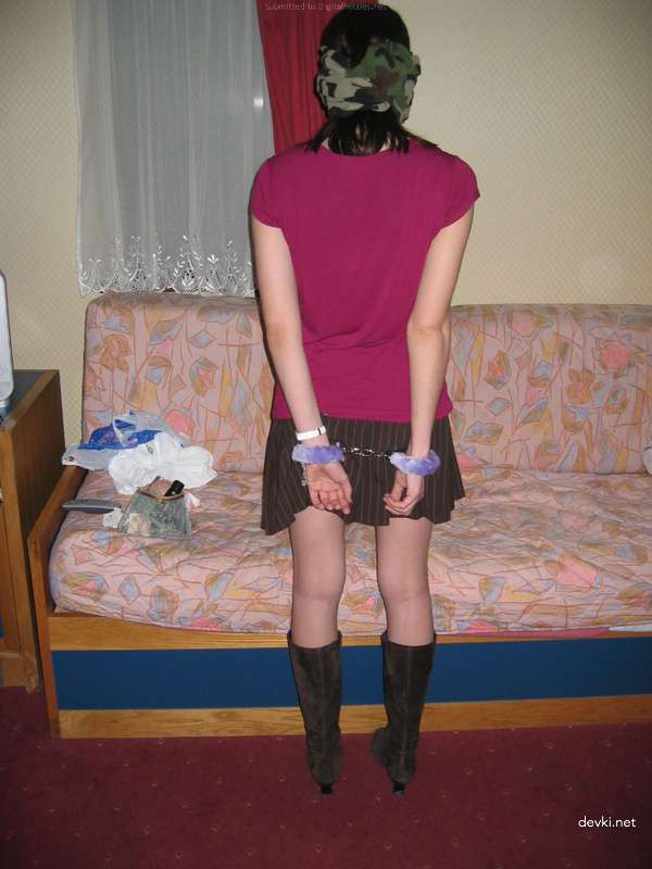 Amateur Babe Masturbates on Camera: Explicit Pussy Flashing