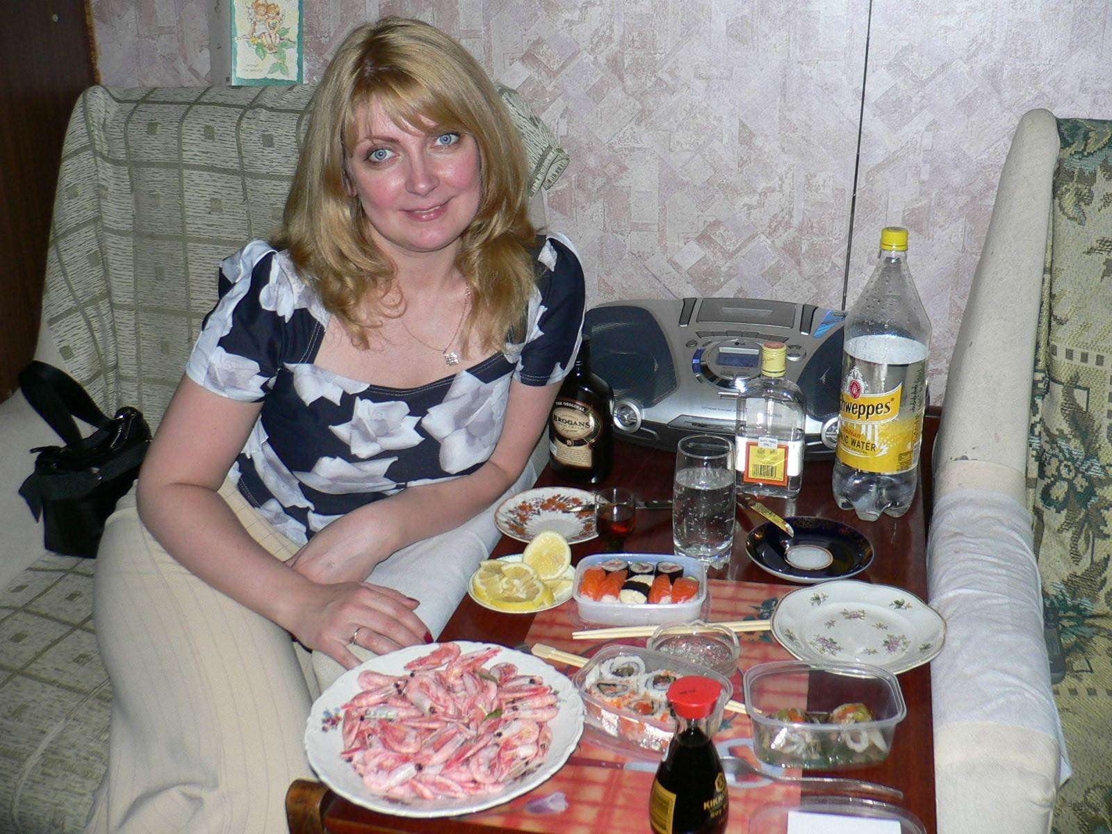 Mature Woman Fucks Lover in Amateur Porn Pic