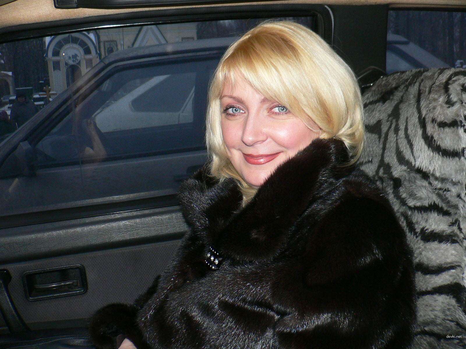 Mature Woman Fucks Lover in Amateur Porn Pic