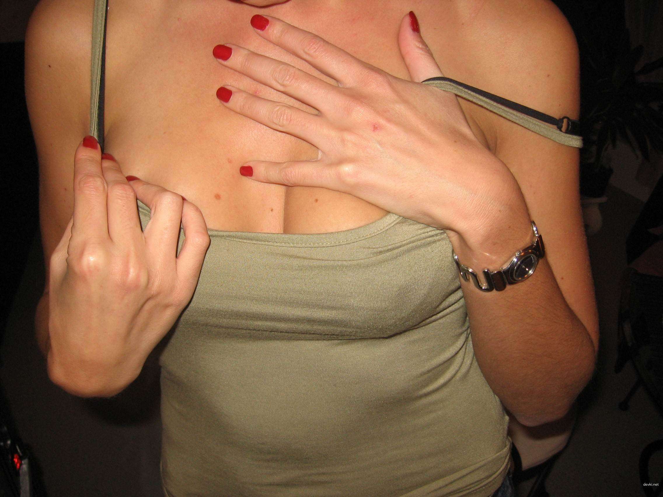 Wet Pussy Amateur Woman: Explicit Porn Photo