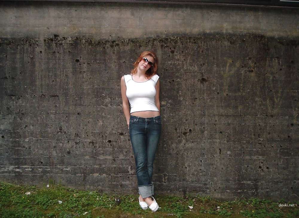 Amateur Slut Sucks Cock - Explicit Blowjob Photos