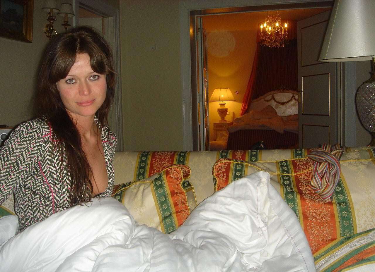 Explicit Amateur Porn: Intimate Photo of Sexy Woman in Action