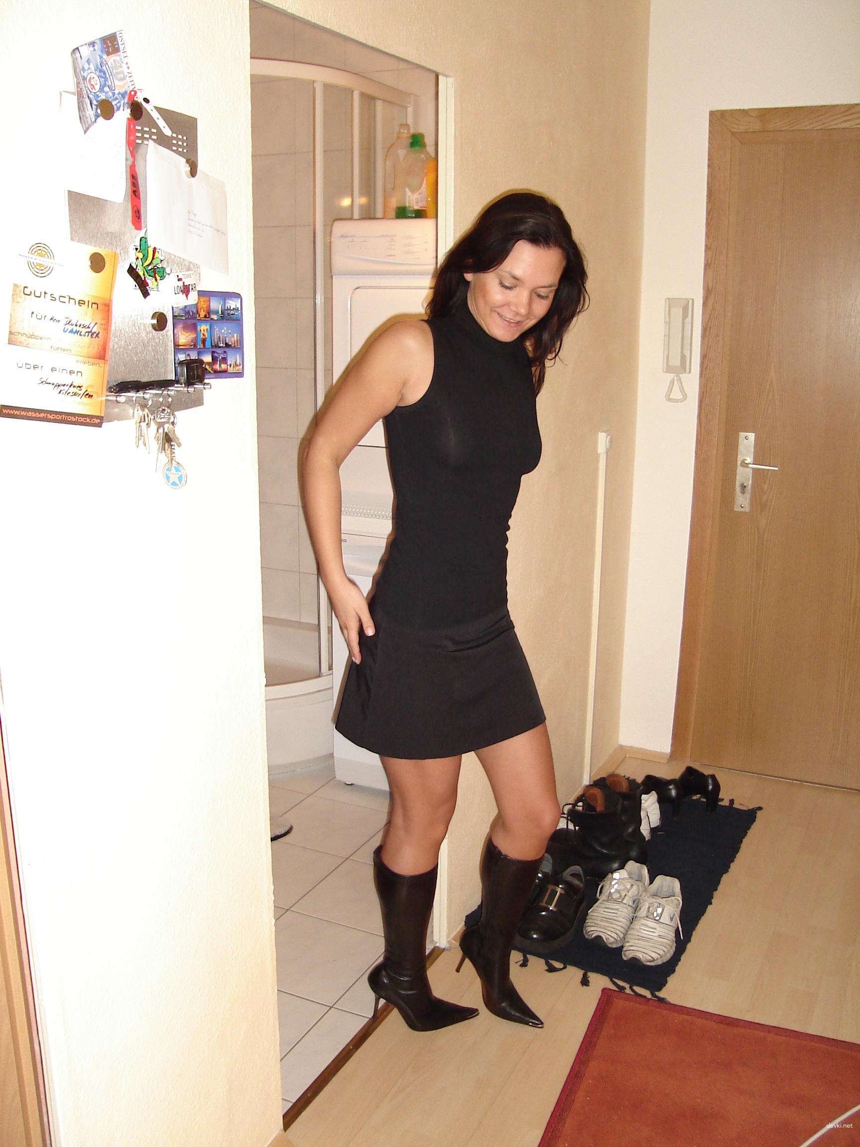 Naked Woman Poses and Fucks - Amateur Porn Photo Shoot