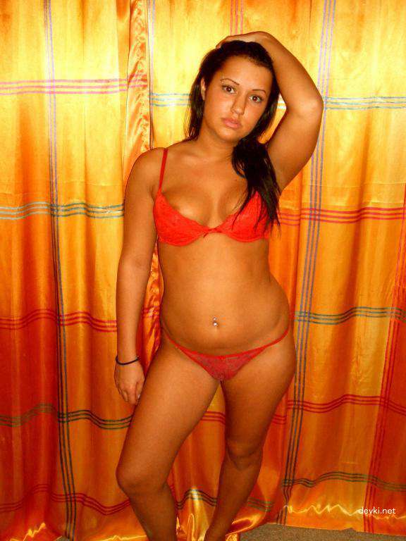 Hot Babe Deepthroats Cock: Amateur Porn Photo